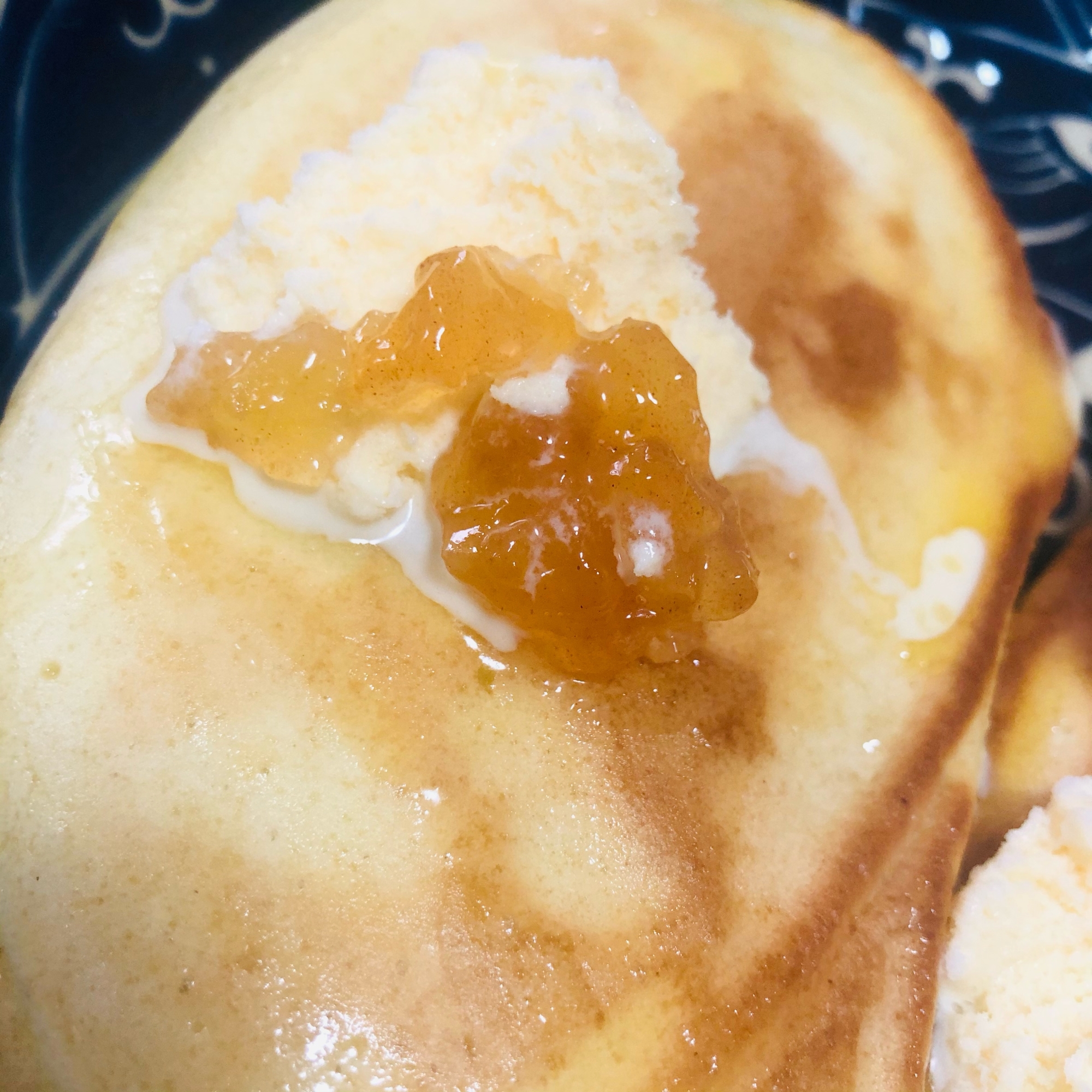 バニラアイスとりんごのシナモンパンケーキ