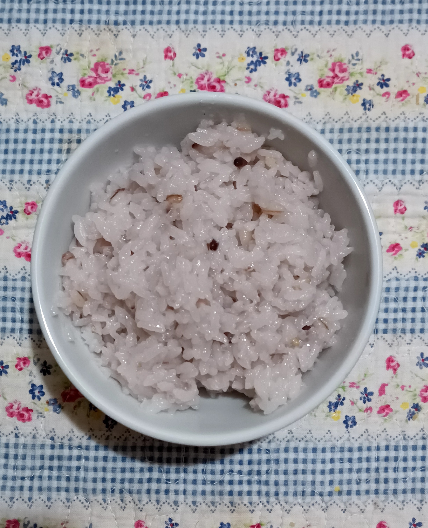 餅を入れて炊いたモチモチの雑穀ごはん★