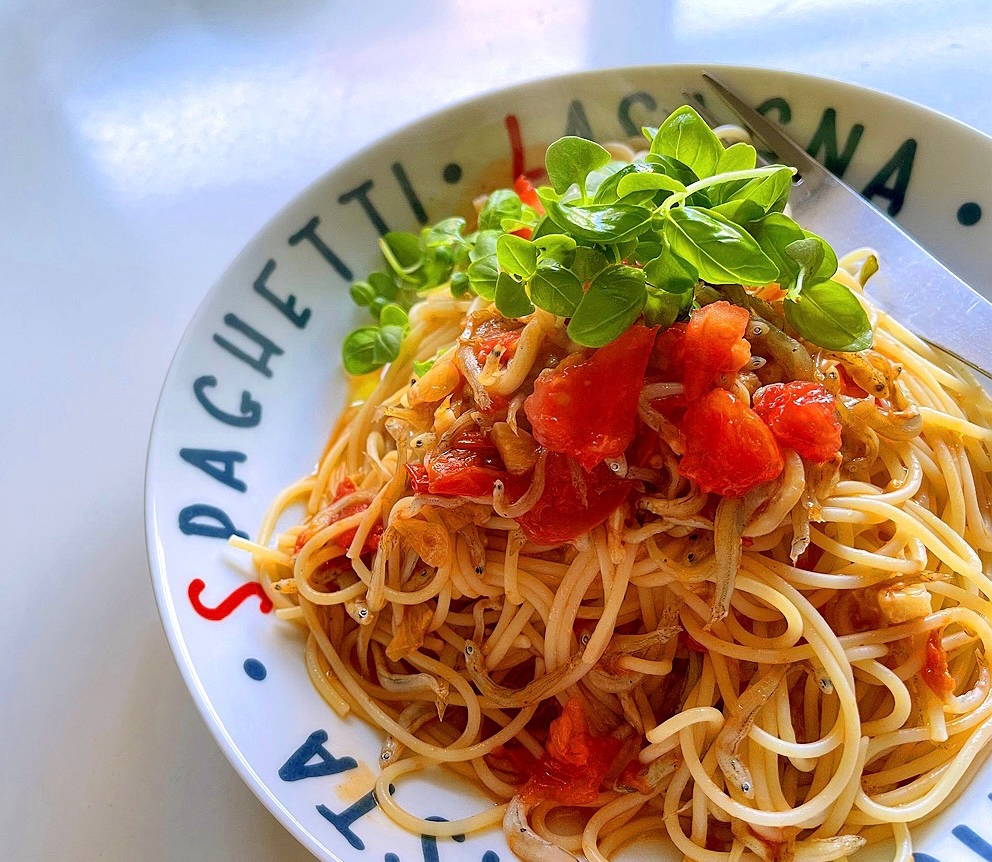 フレッシュトマトとしらすのパスタ