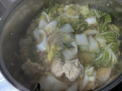 鍋の素を使わずにこんなに美味しい鍋、嬉しいです。白菜が恐ろしく高いこの時期ですが、食べたくて頑張りました。レシピありがとうございます！