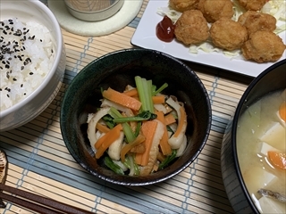 ちくわの旨味で☆小松菜と人参の彩り煮