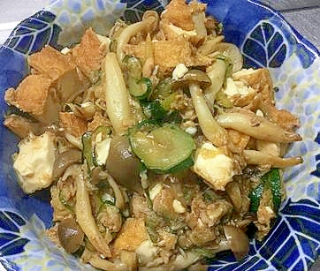 ツナと厚揚げズッキーニとしめじの麺つゆ醤油炒め