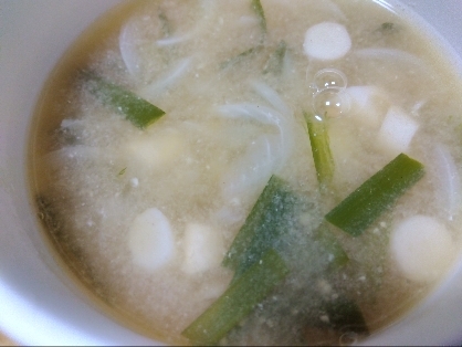 新玉ねぎとニラの味噌汁