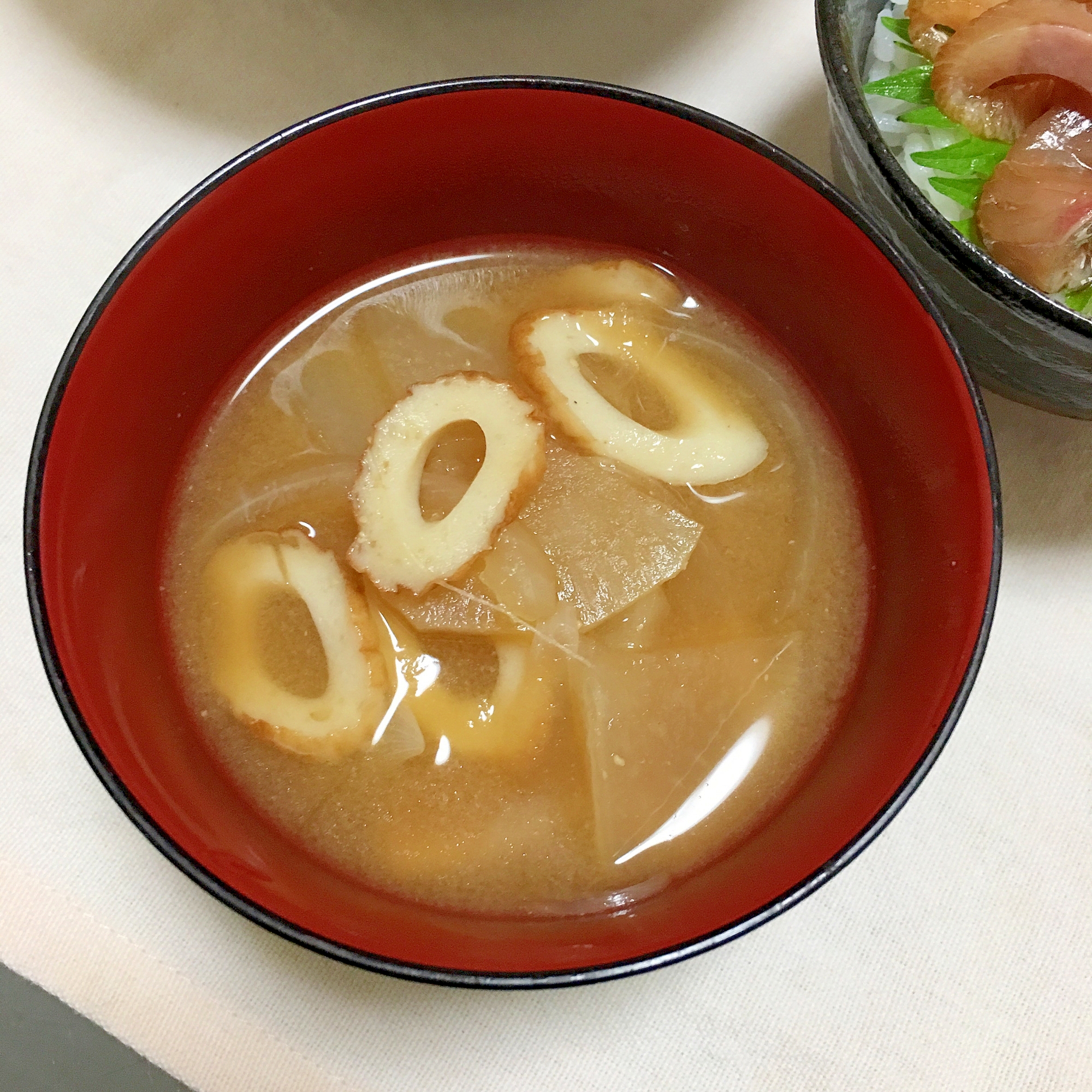 大根たっぷりな玉ねぎちくわの味噌汁♡