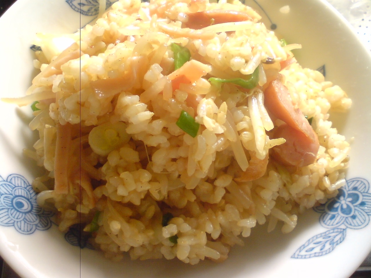 冷蔵庫の材料で♪もやしネギチャーハン