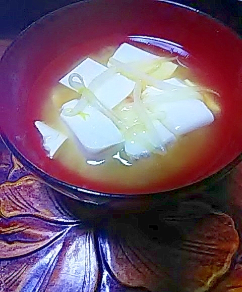 豆腐とモヤシの味噌汁