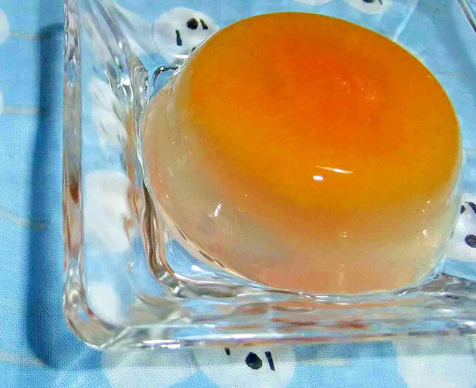 ガラスの器に盛り付けられたバターナッツかぼちゃの寒天よせ