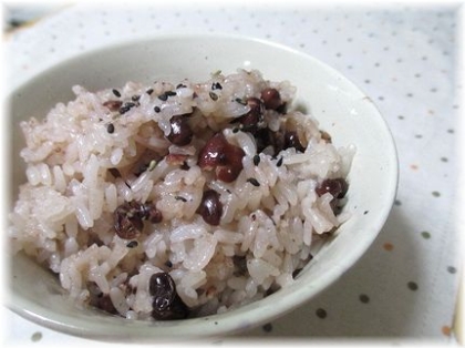 お祝いにお赤飯を炊きました（ｖｖ）　ふっくらもっちりもち米とうるち米を半々です。　とっても美味しかったです＾＾*