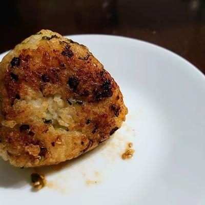 ネギ味噌ごま油の焼きおにぎり