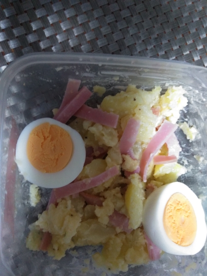 うずらの卵がなくて
鷄の卵入れました♪
ヘルシーなサラダで
安心出来て美味しかったです(*^^*)