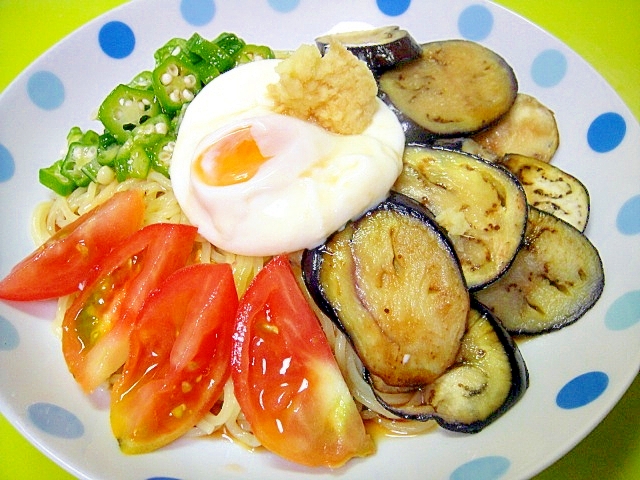 温玉のっけ♡焼き茄子とオクラの冷やし中華