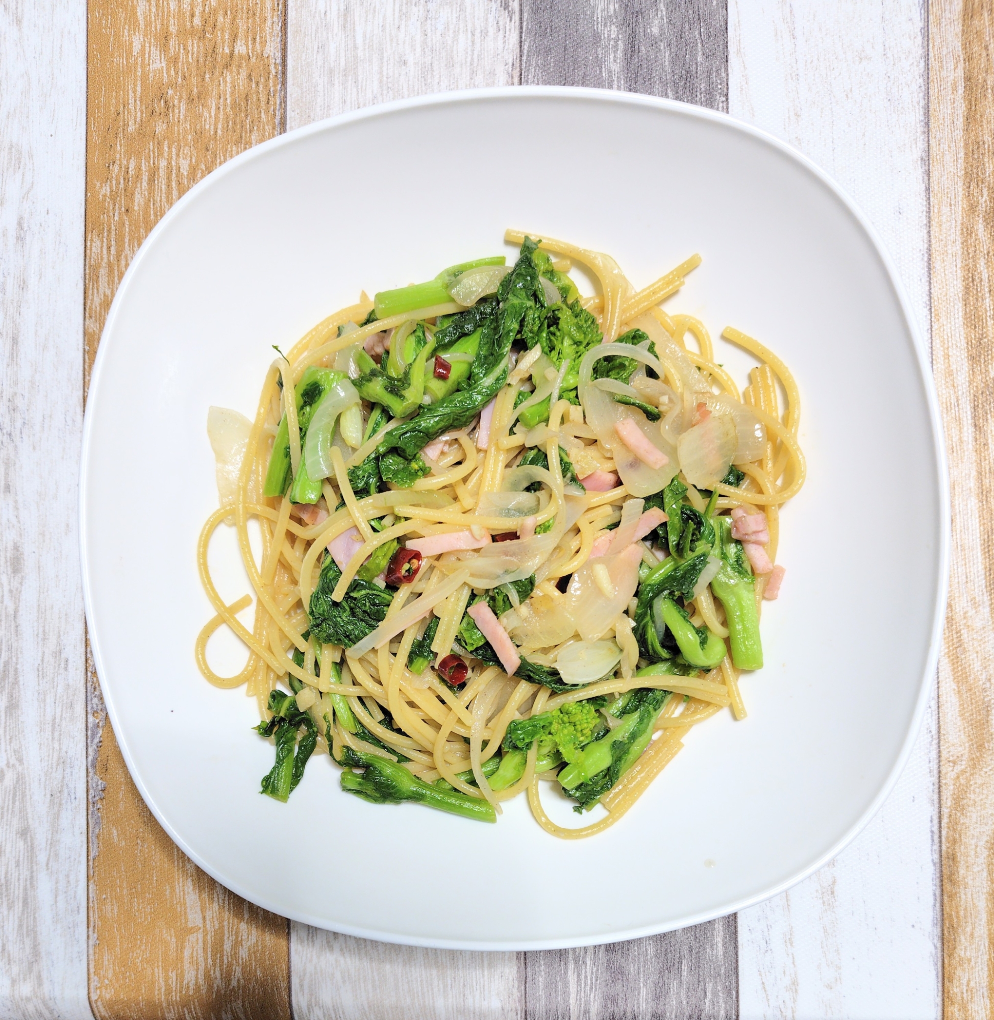菜の花とハムのパスタ　シーフードソース仕立て