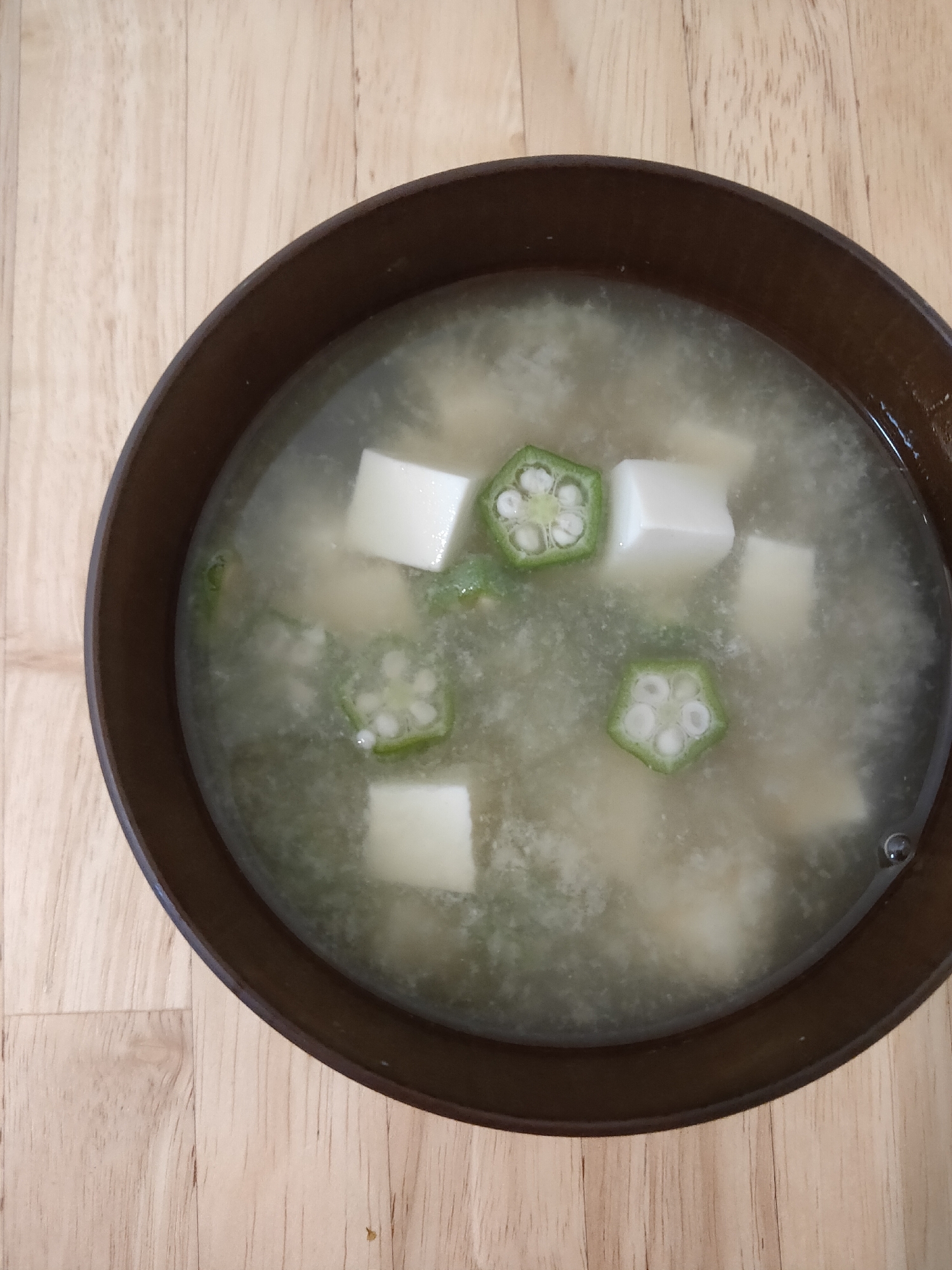 オクラと豆腐の味噌汁