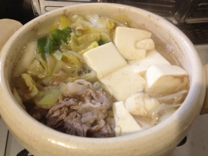 鶏ガラスープのあっさり鍋ですね(#^.^#)
七味をかけて、美味しくいただきました。