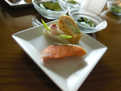 お食い初めの箸休めに花を添えてくれました♪ありがとうございます(^-^*)