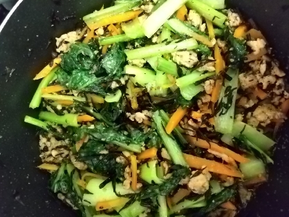 栄養満点！小松菜と鳥ひき肉でひじきの炒め煮