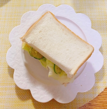 mimiちゃん♫生野菜サンドふわふわ食パンで作りました✧˖°とっても美味しいですねෆˎˊ˗˭̴̵̶͈ૣ؎ ˭̴̵̶͈‎٭♡