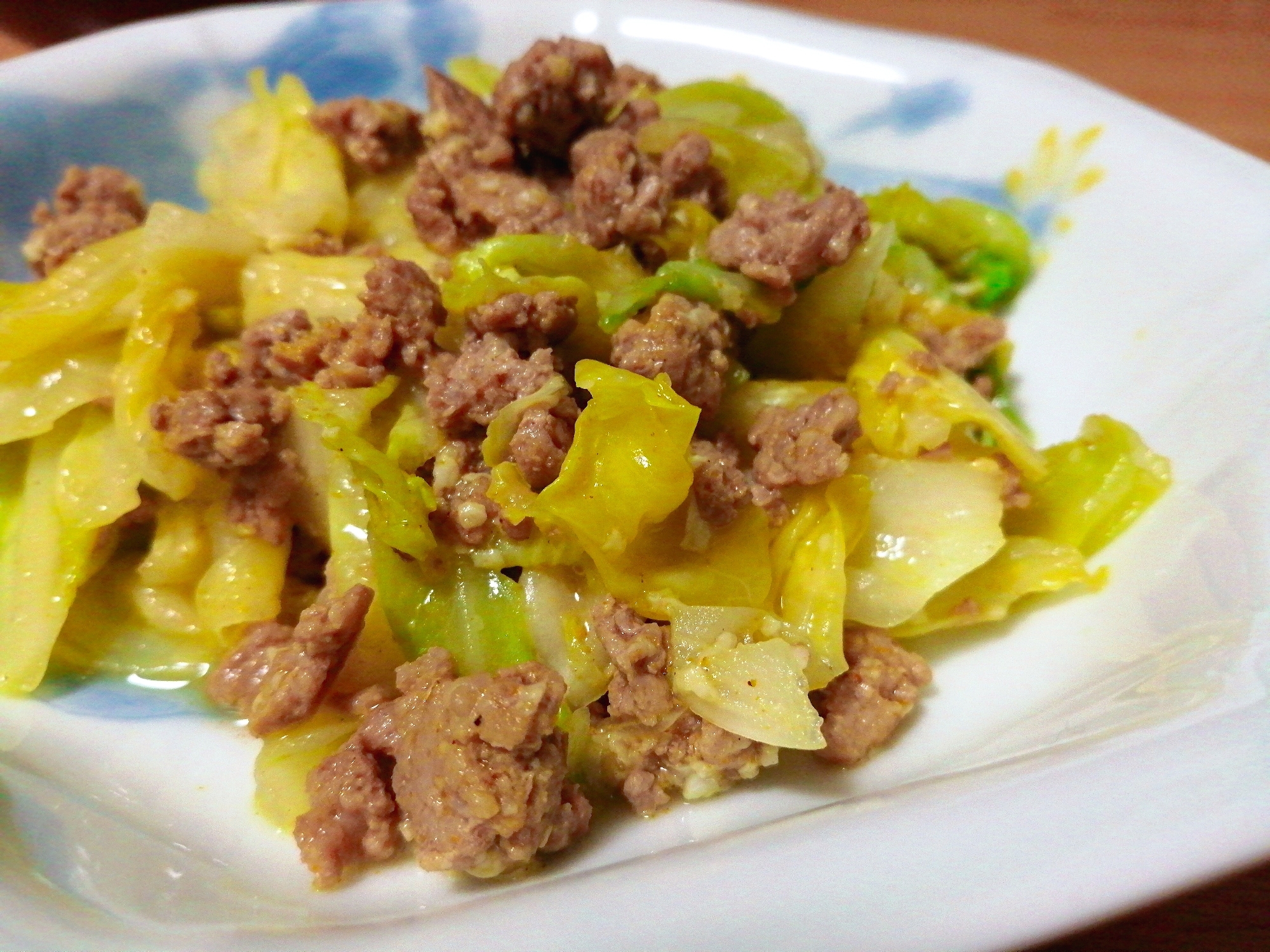 スパイシー☆豚ひき肉とキャベツのカレー風味塩麹炒め