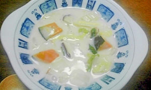 白菜・カボチャ・ハム・キノコの豆乳スープ