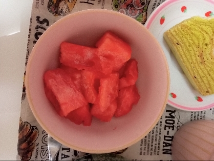 ★果汁がこぼれにくいサイコロカット♡スイカの切り方