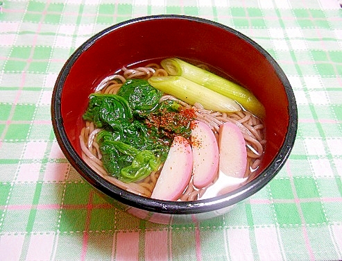 ほうれん草とねぎと蒲鉾のお蕎麦