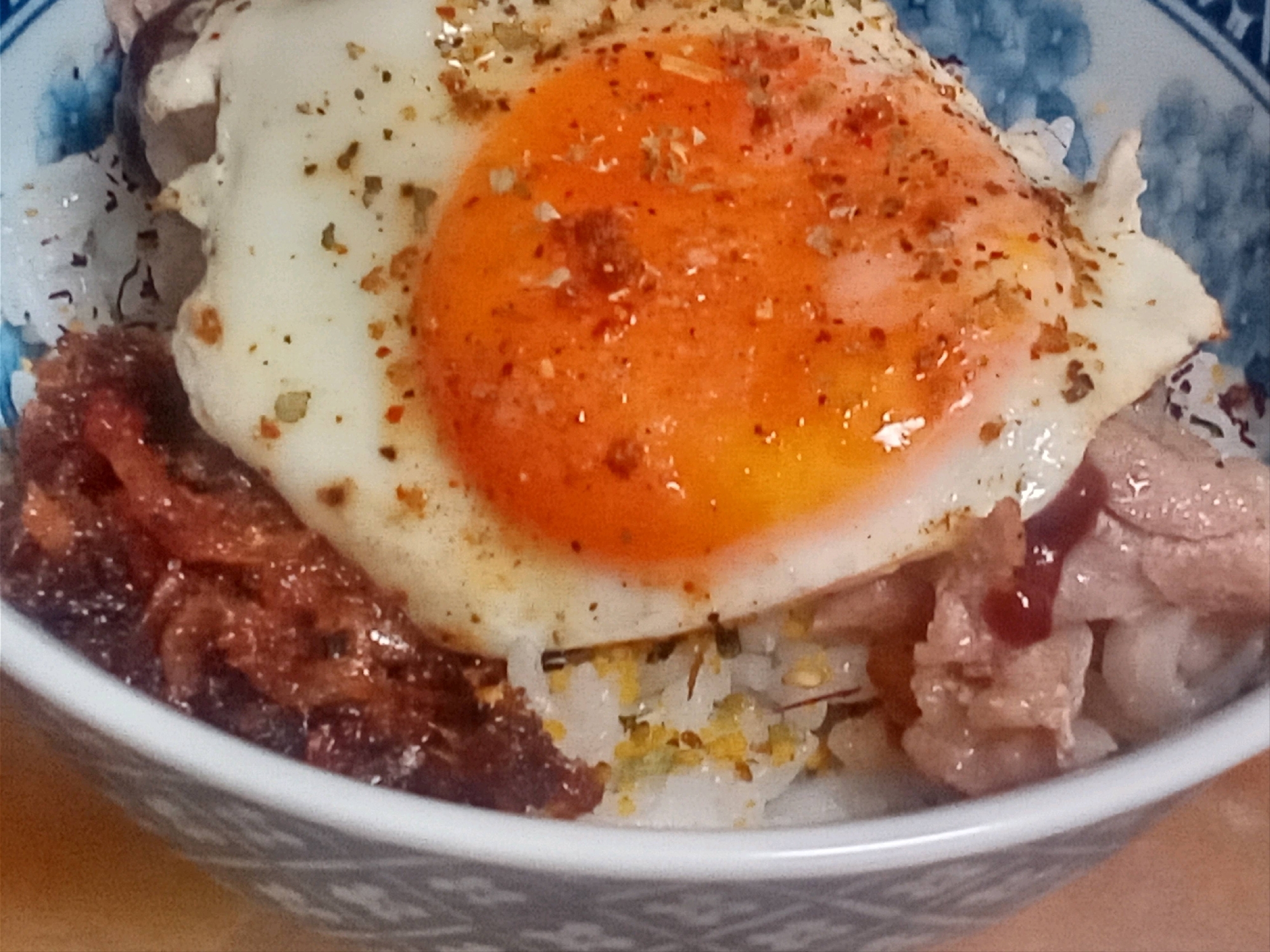 半熟玉子焼き＆豚しゃぶﾊﾞｰﾍﾞQソース丼