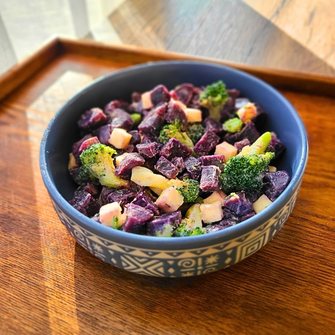 紫芋とチーズのサラダ