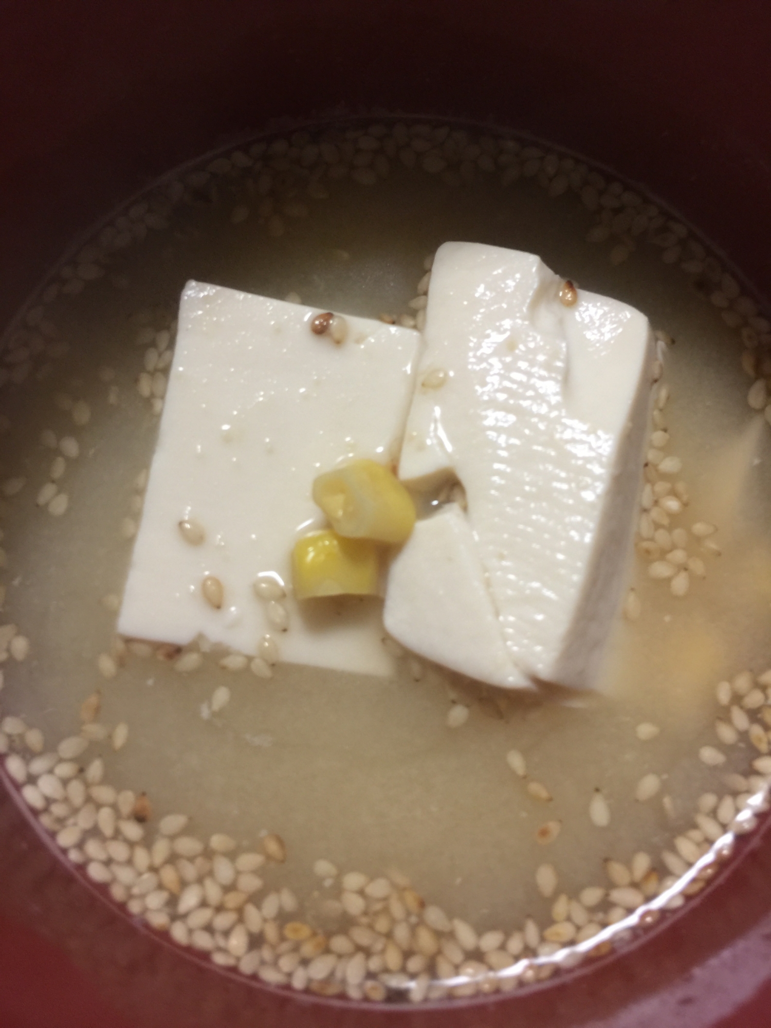 胡麻とコーンの豆腐味噌汁