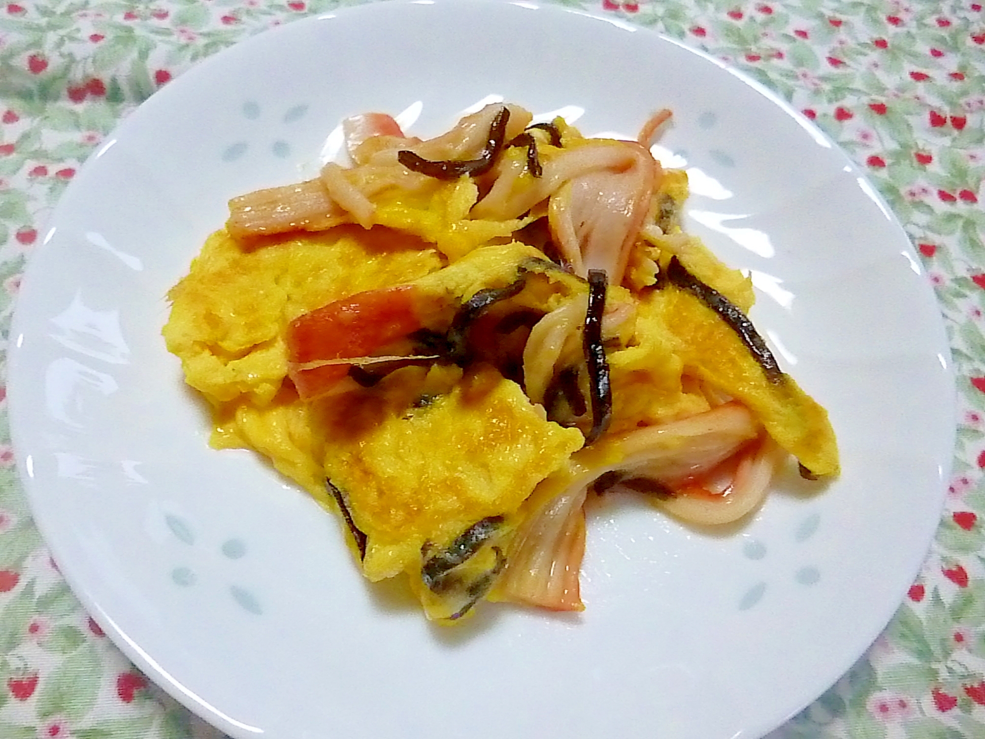 お弁当レシピ♪カニカマと卵の塩こんぶ炒め