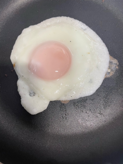 味塩こしょうでシンプルに♪これがホントの目玉焼き♪