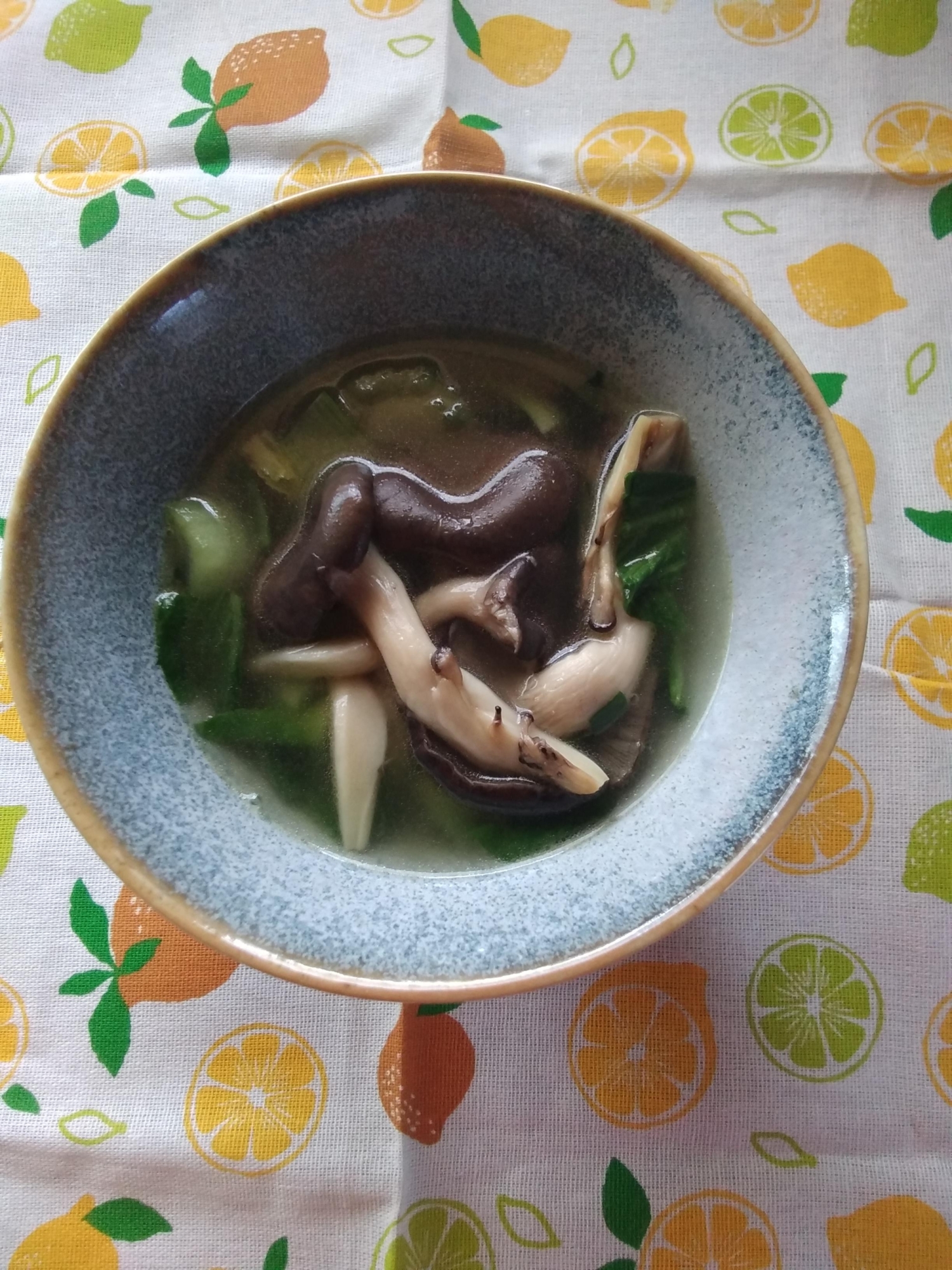 ヒラタケとチンゲンサイの炒めスープ