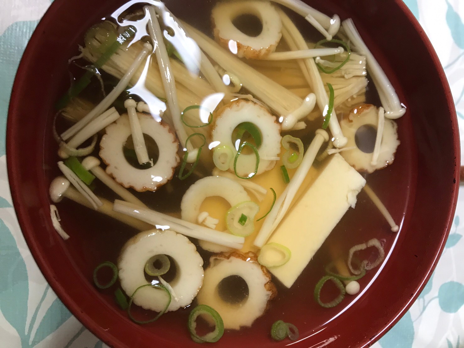 麺つゆで簡単☆豆腐とエノキと竹輪のお吸い物☆