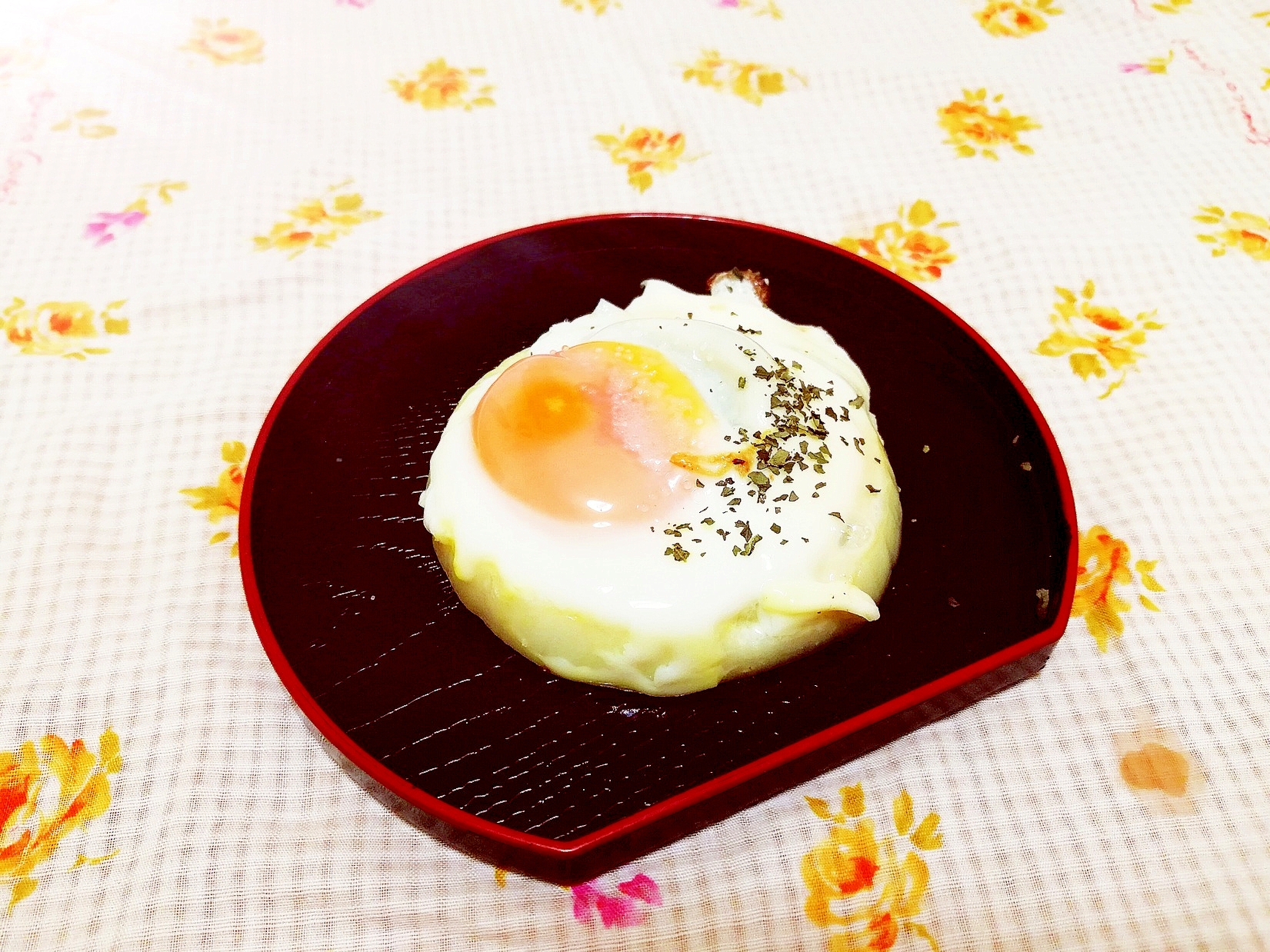 バジル風味♪目玉焼きin玉葱