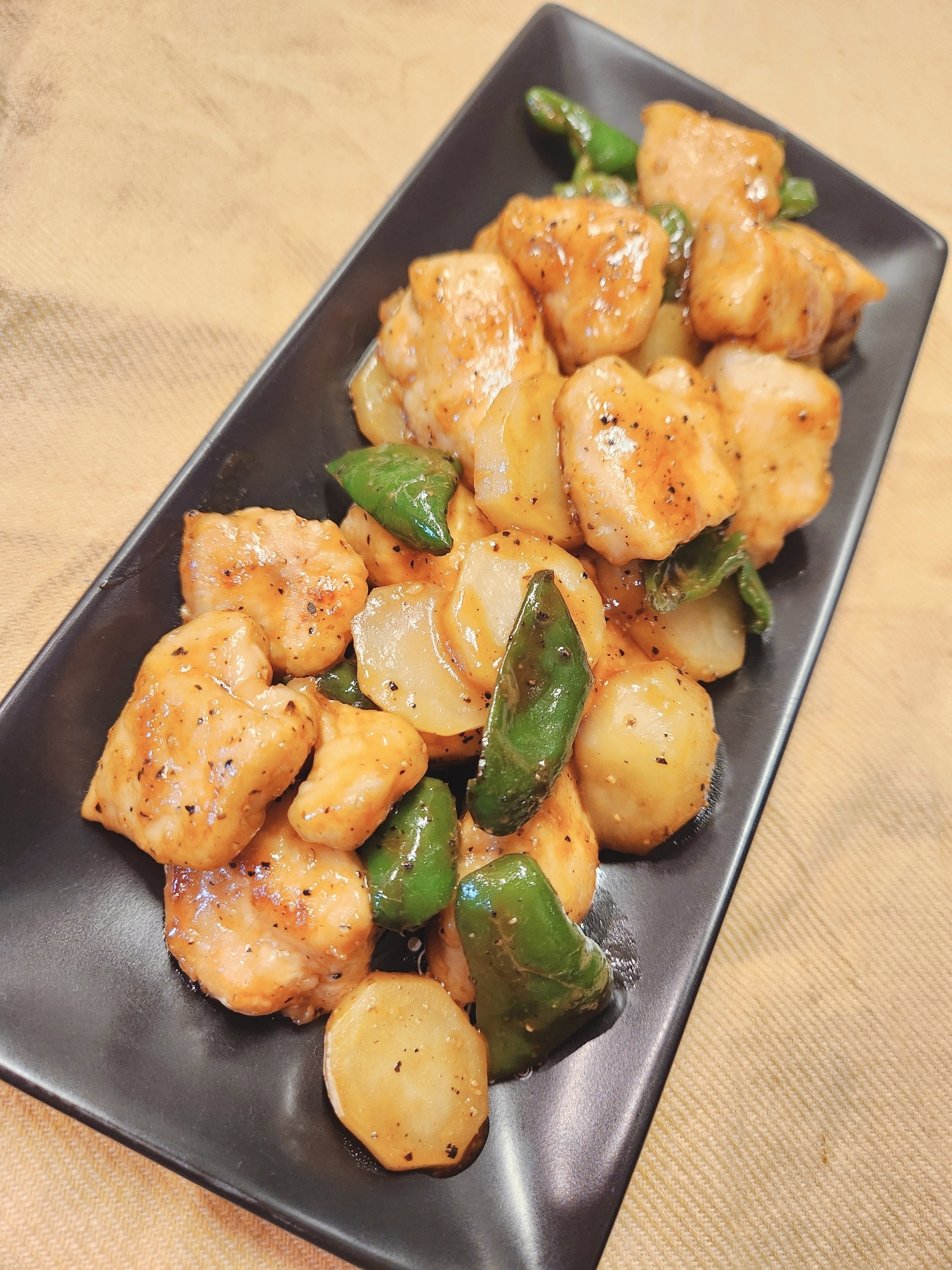 【おつまみ】鶏肉と野菜の辛口ソース炒め