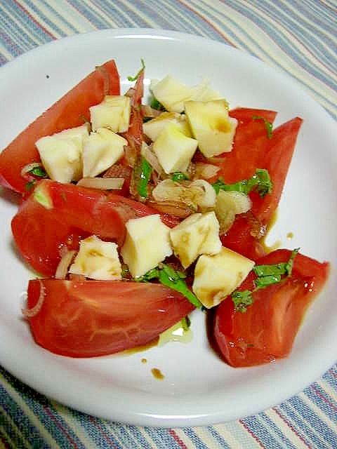 トマトサラダのバリエーション（チーズ・紫蘇・茗荷）