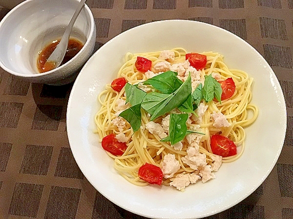 サラダチキンとレモンバジル素麺