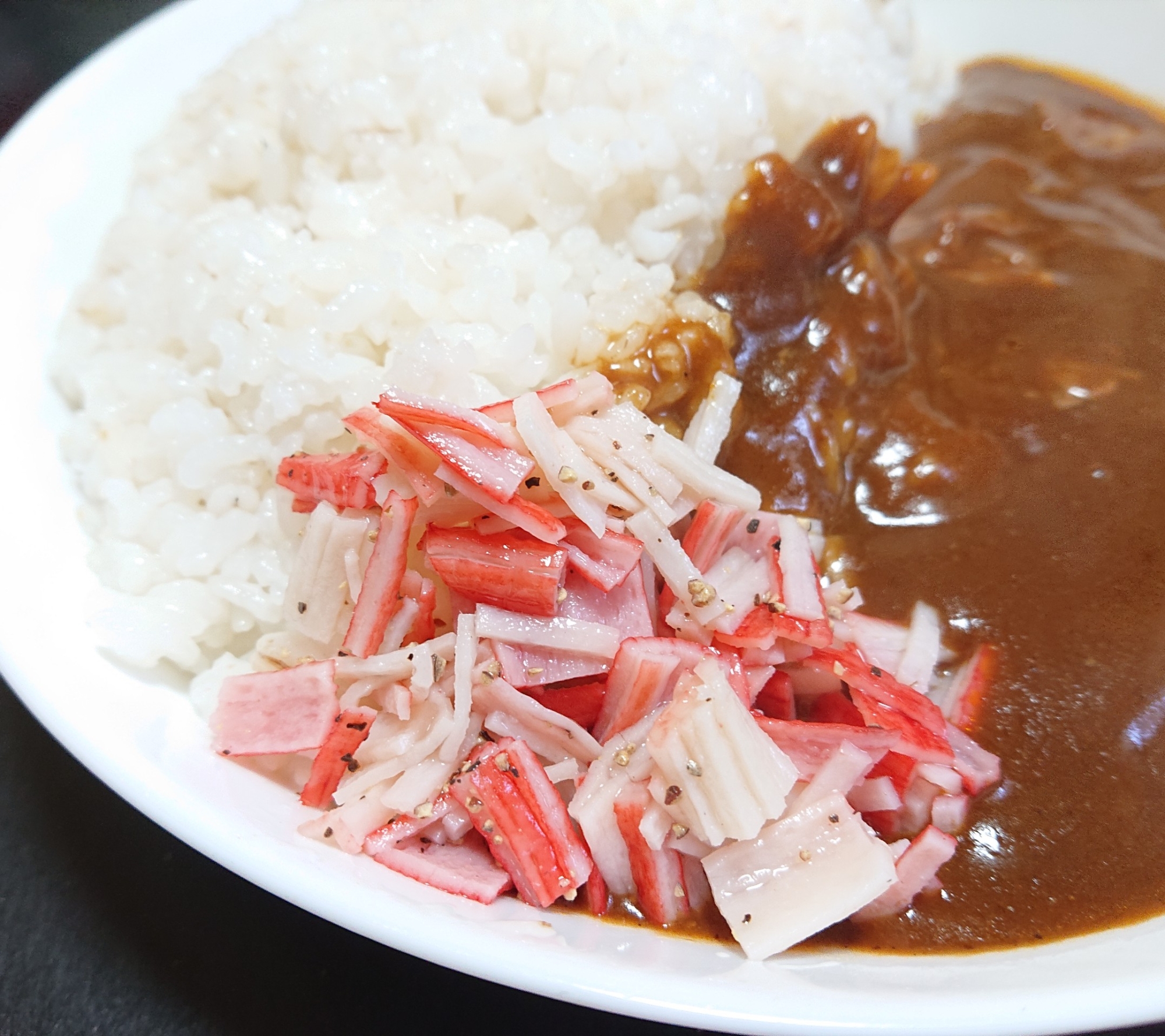 カレーに添えるカニかま