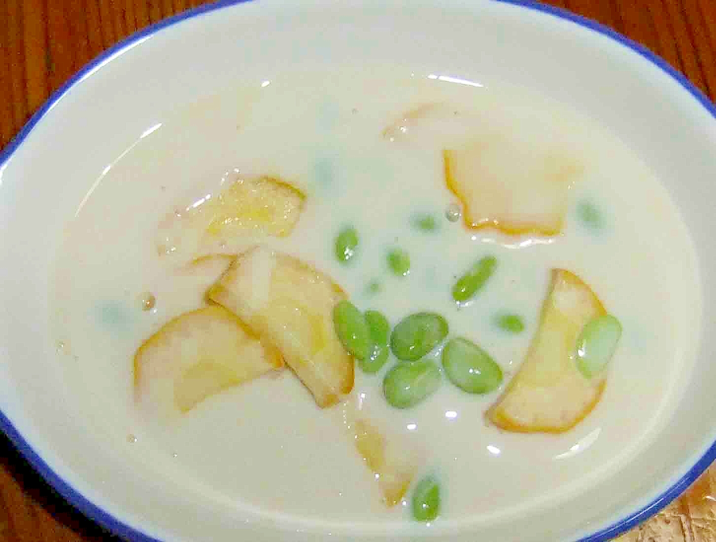 枝豆とズッキーニの豆乳スープ