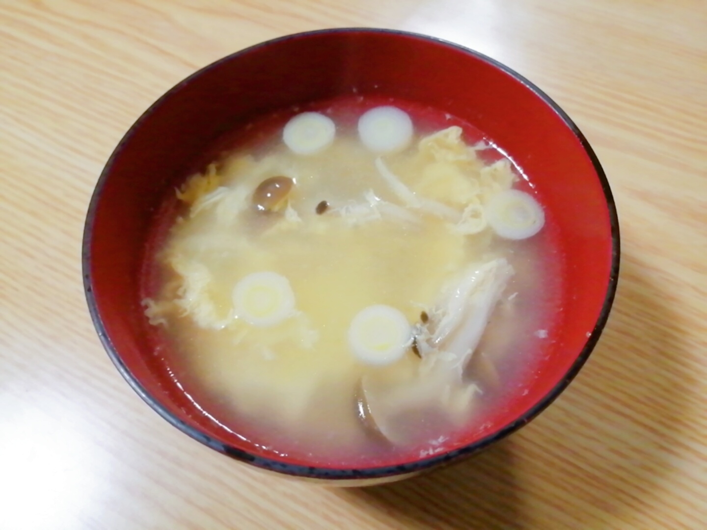 卵としめじとねぎの中華スープ