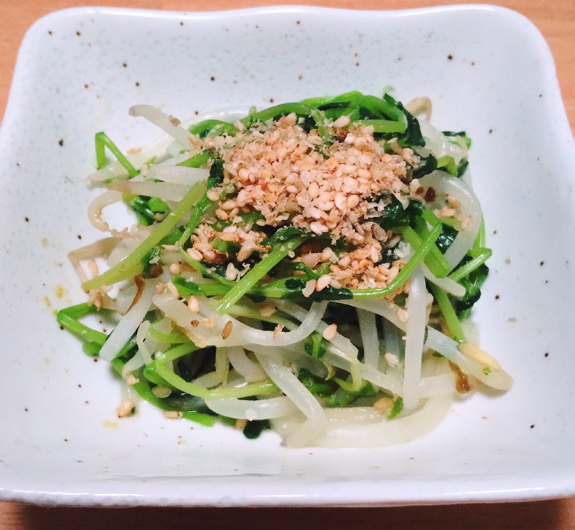 もやしと豆苗、ニンニクと塩ラーメンスープ炒め