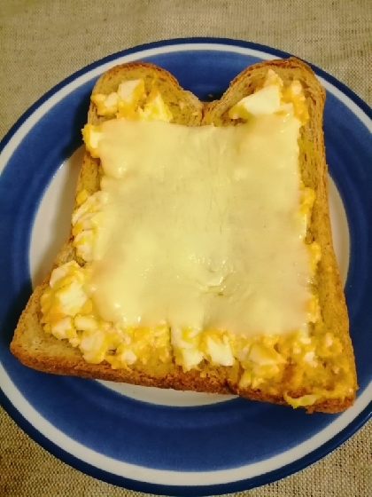 たまごサラダとチーズのトースト