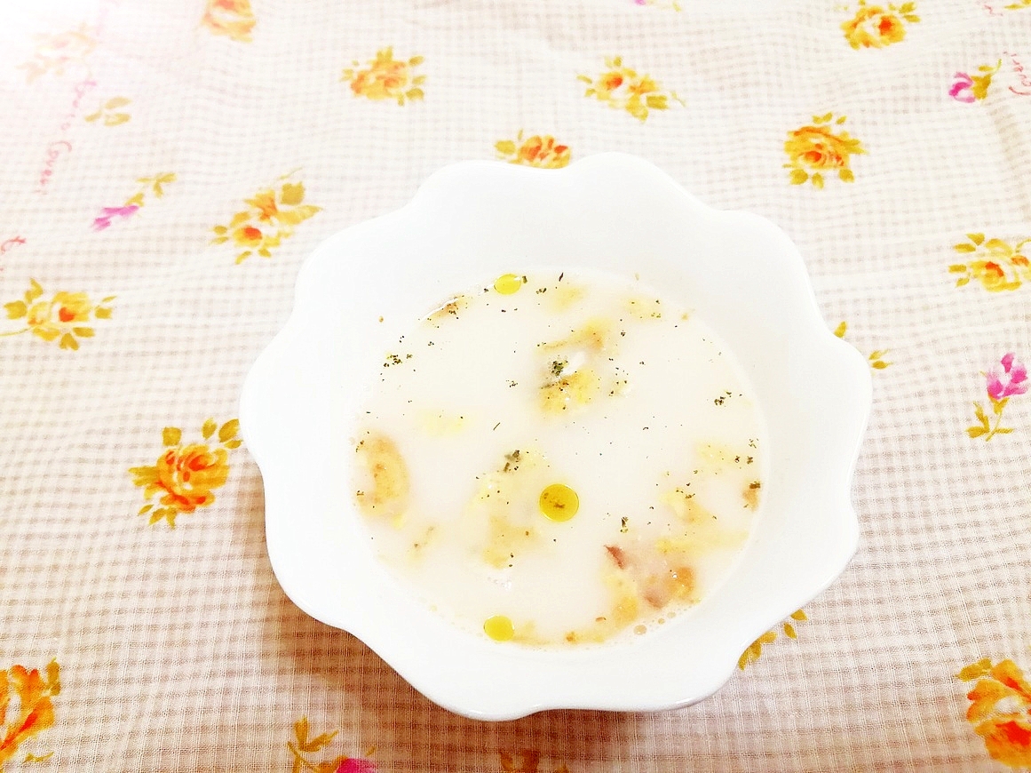 オリーブ風味♪炒り卵の豆乳スープ
