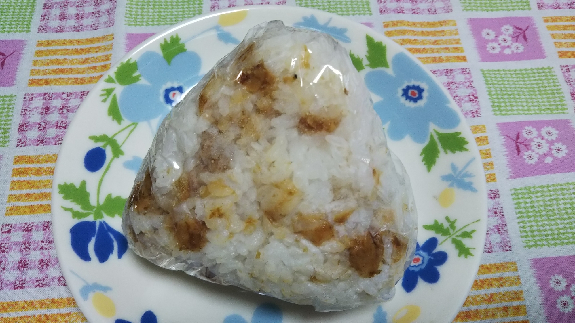 チーズと昆布の佃煮入り♪味噌と鰹節混ぜおにぎり☆