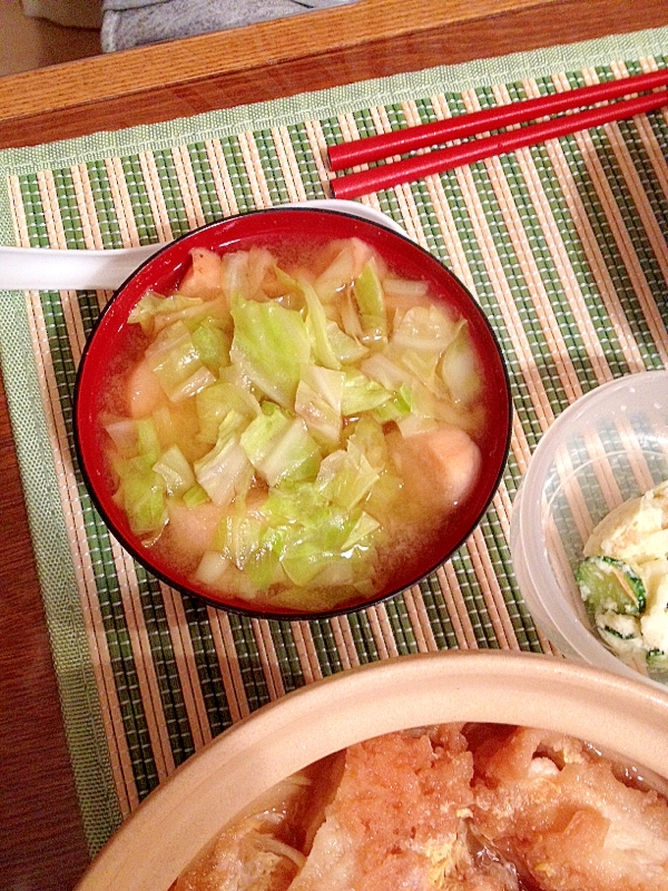 キャベツとお麩の味噌汁