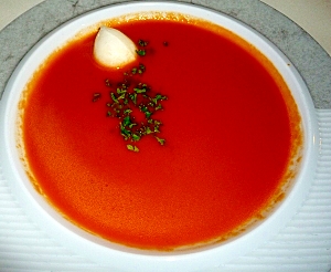 トマトとモッツァレラのスープ