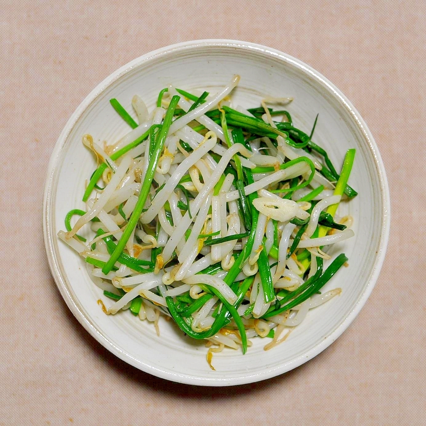 島らっきょうの葉ともやしの炒め物