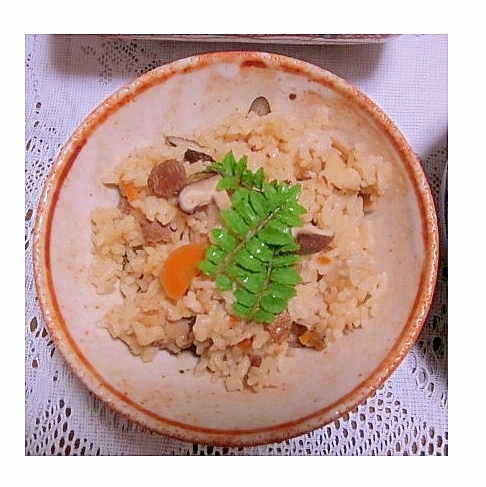 炊き込みご飯（しいたけ・にんじん・あさりの佃煮）