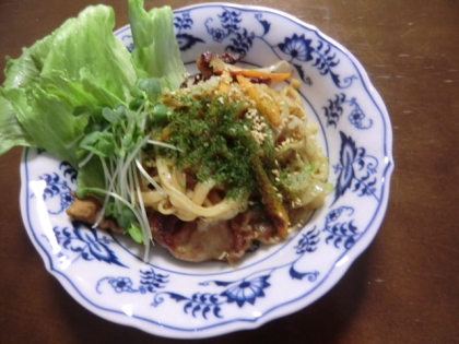 ソース二種と、お醤油まぜるのがポイントですねー。味のバランスが良くって、とっても美味しかったです。