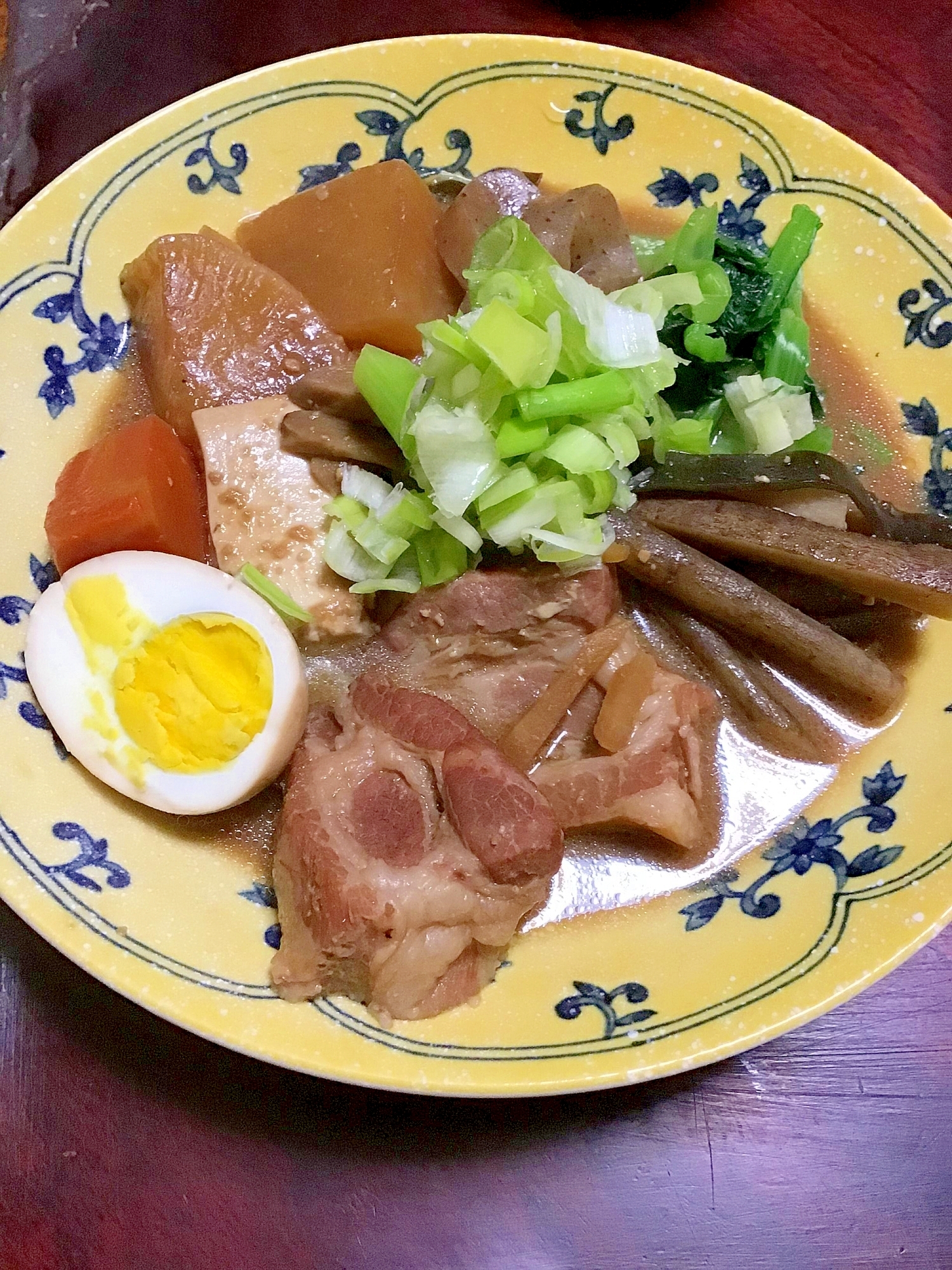 味噌味の豚の角煮with野菜と豆腐とゆで卵。