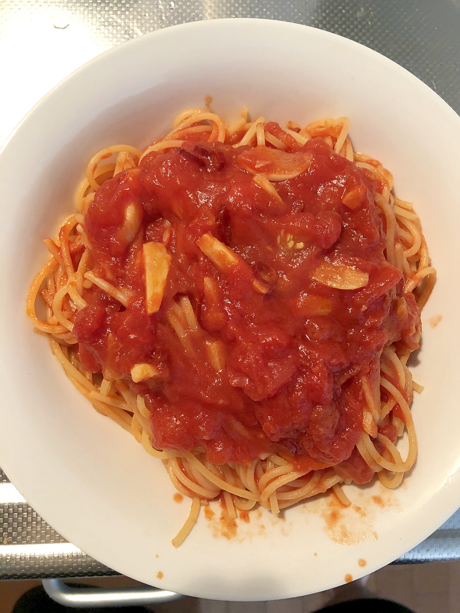 カプリチョーザ風トマトとニンニクのスパゲッティ